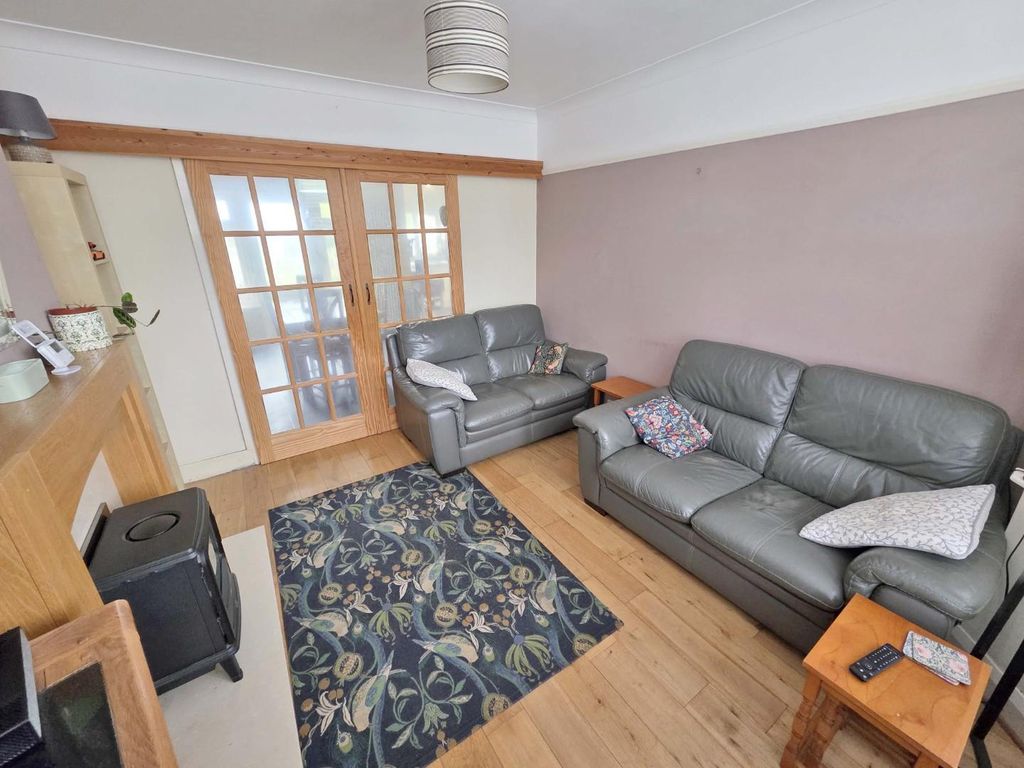 Property photo 2 of 23 Lounge.Jpg