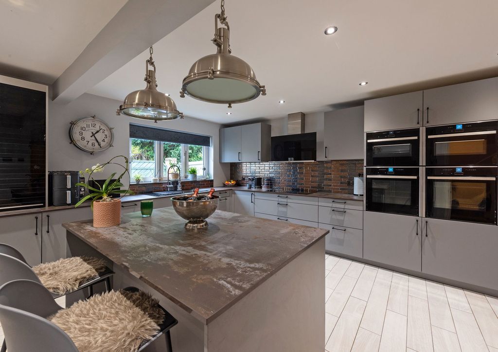 Property photo 2 of 38