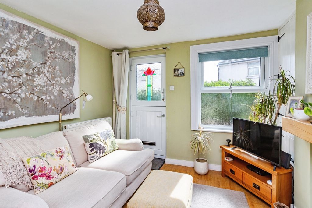 Property photo 2 of 18 Pbox-Img.Jpg