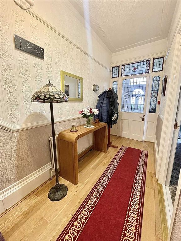 Property photo 3 of 26 Entrance Hall