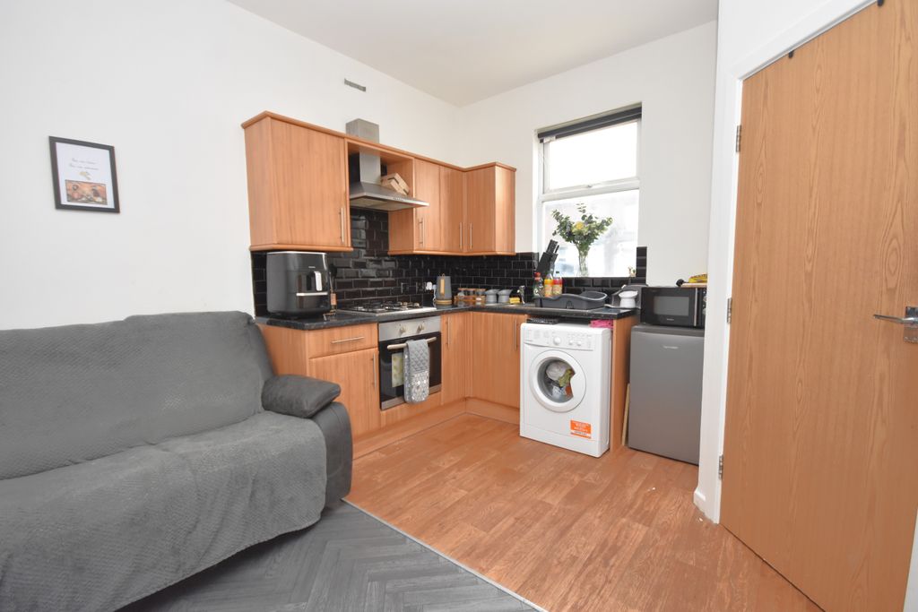 Property photo 2 of 24