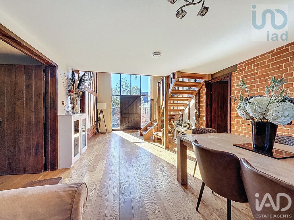 Property photo 2 of 32