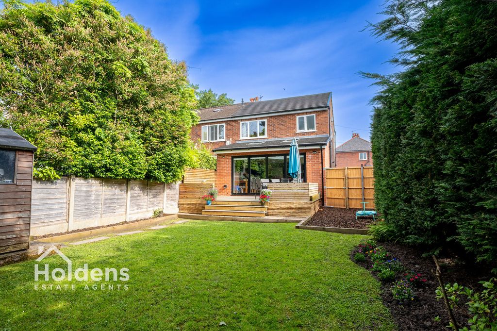 Property photo 2 of 27