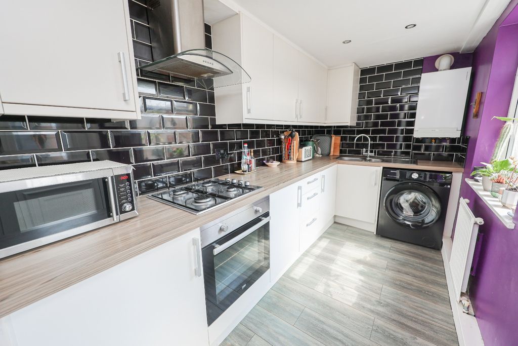 Property photo 2 of 17 4362812
