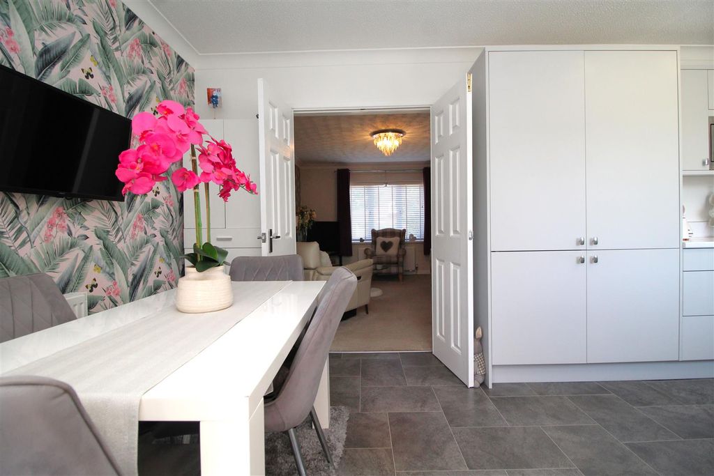 Property photo 2 of 19 Kitchen Diner .Jpg