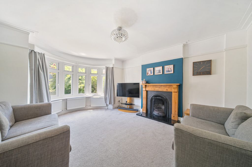 Property photo 2 of 15 1317323-33-686E7B...