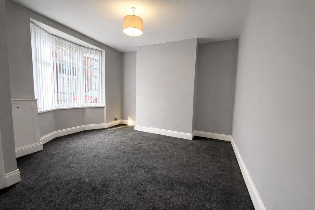 Property photo 2 of 8 Lounge