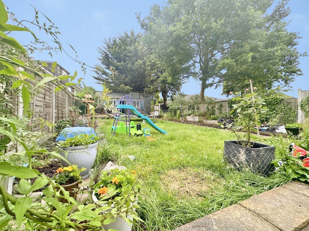 Property photo 2 of 21 Cartlodge Avenue
