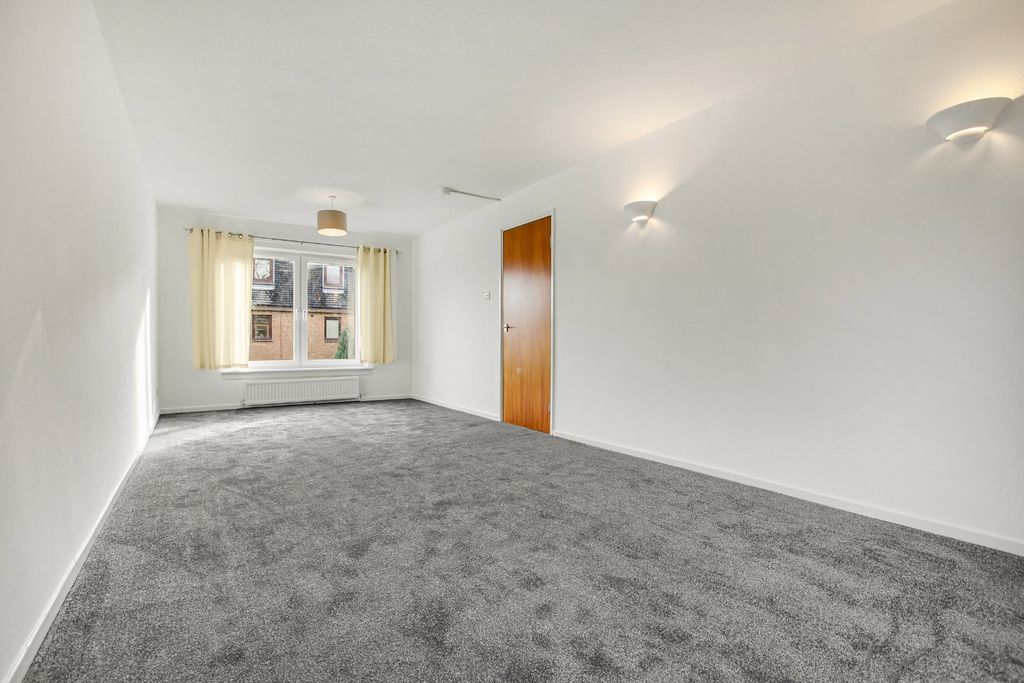 Property photo 2 of 14 Lounge