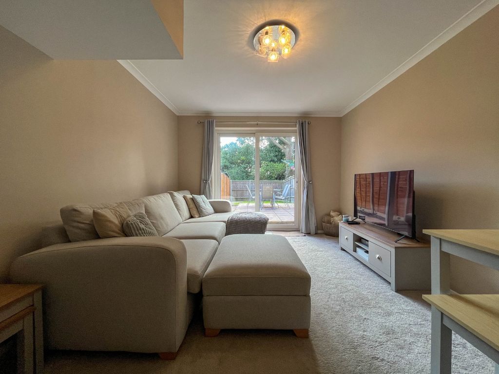 Property photo 2 of 15 3571344