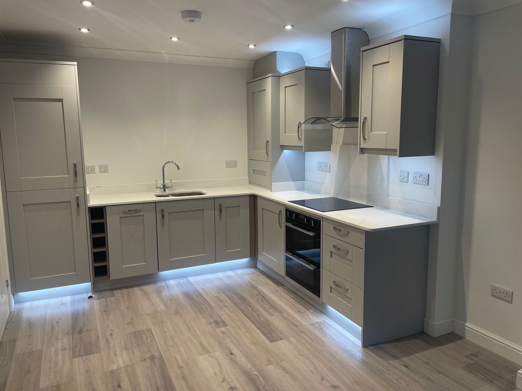 Property photo 2 of 8 Kitchen