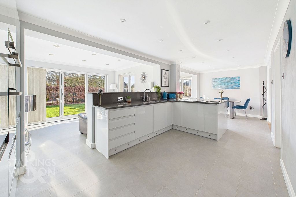 Property photo 3 of 25