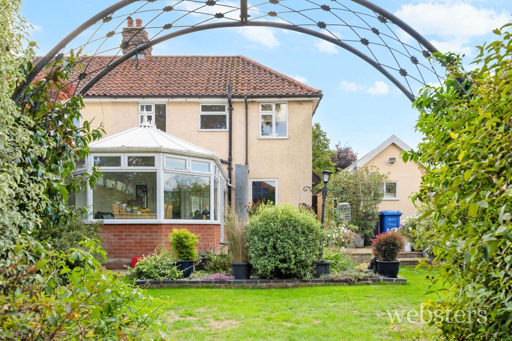 Property photo 2 of 26