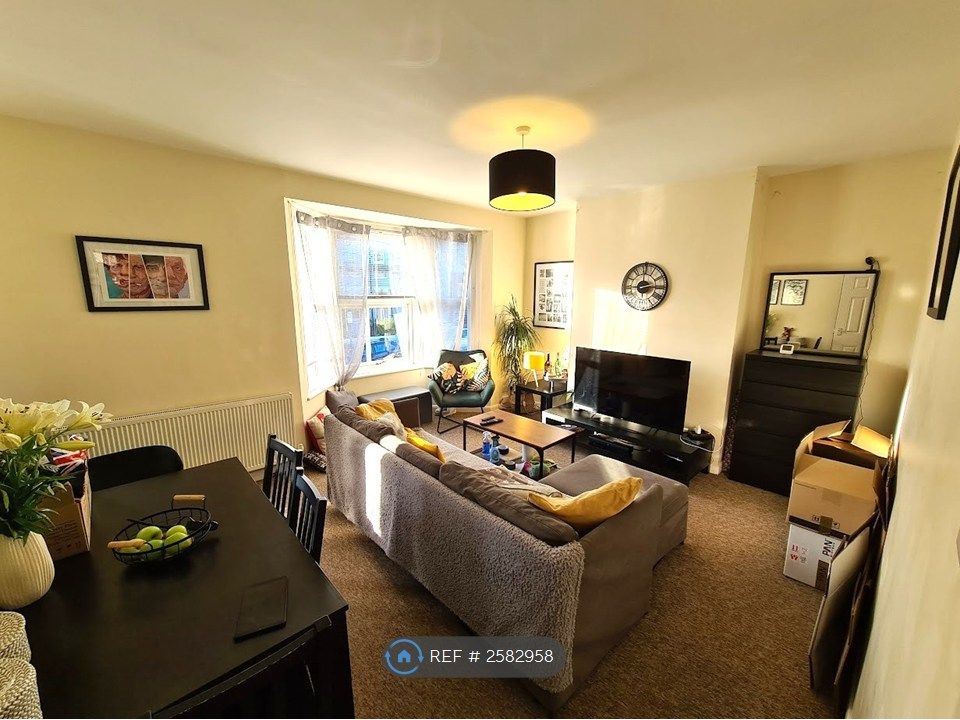 Property photo 1 of 5 Living Room