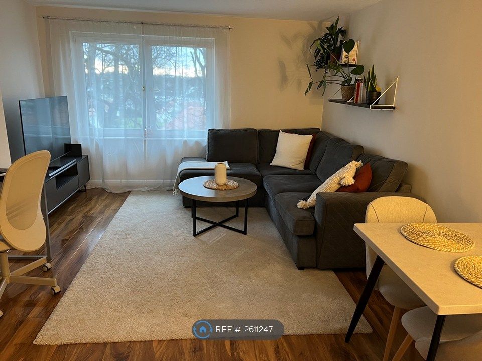 Property photo 1 of 9 Living Room