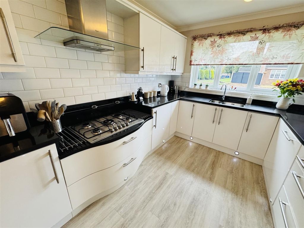 Property photo 3 of 38 Kitchen Diner