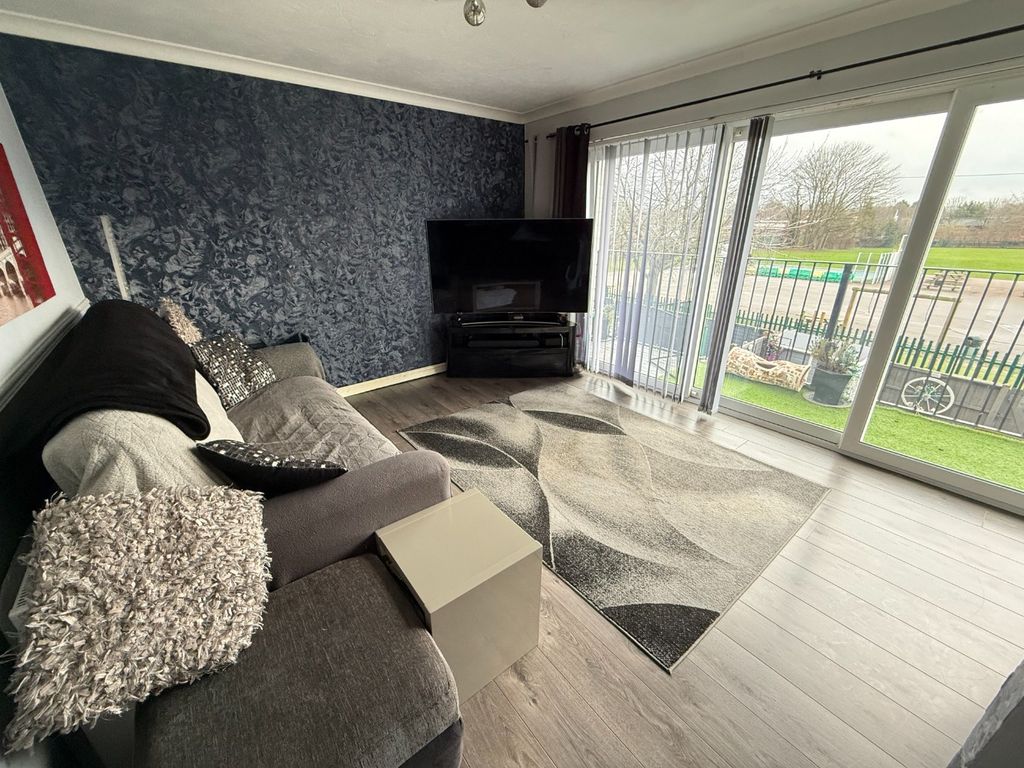 Property photo 2 of 15 4735042