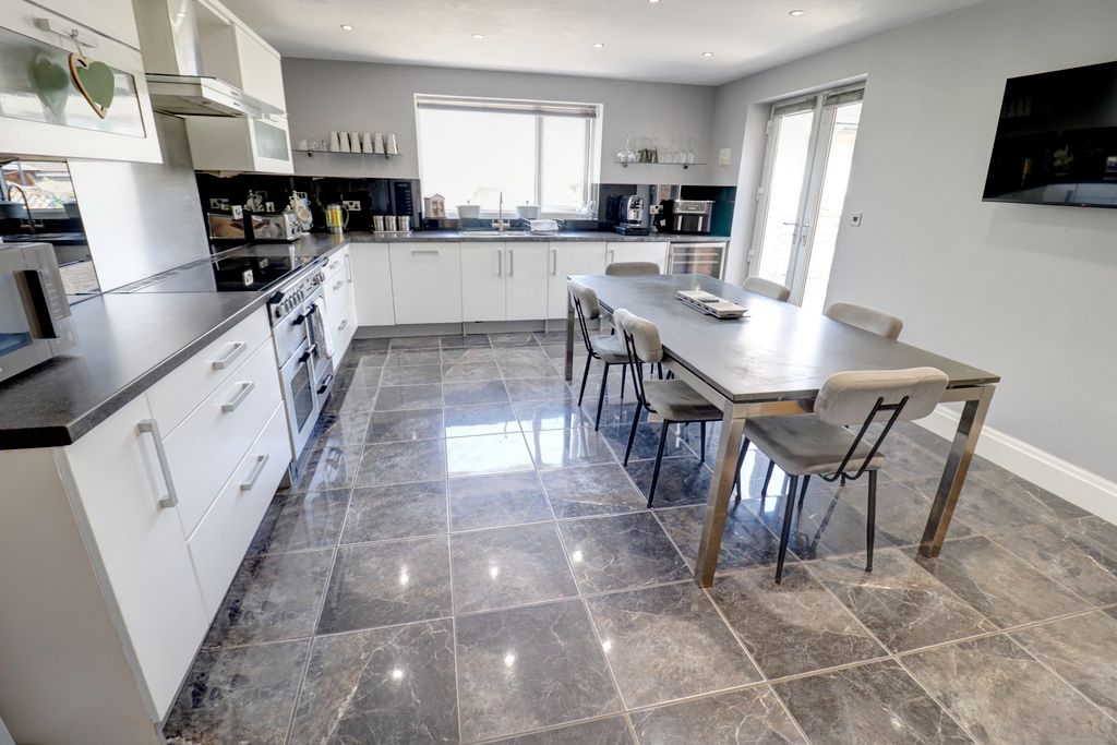 Property photo 1 of 34 2