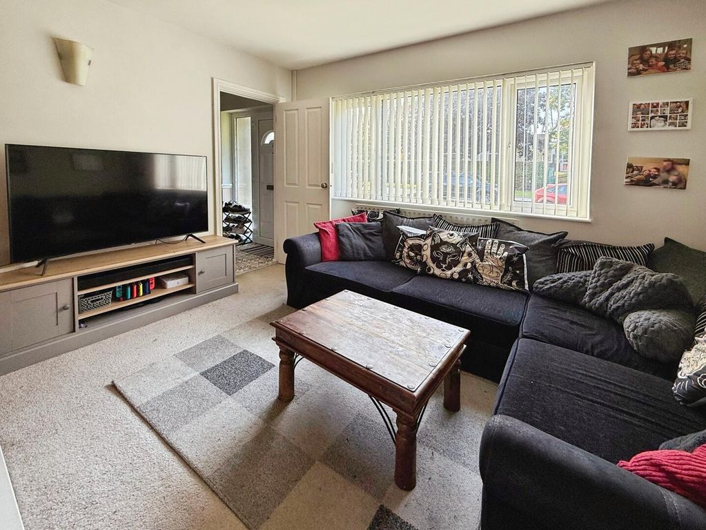 Property photo 3 of 17 Living Room