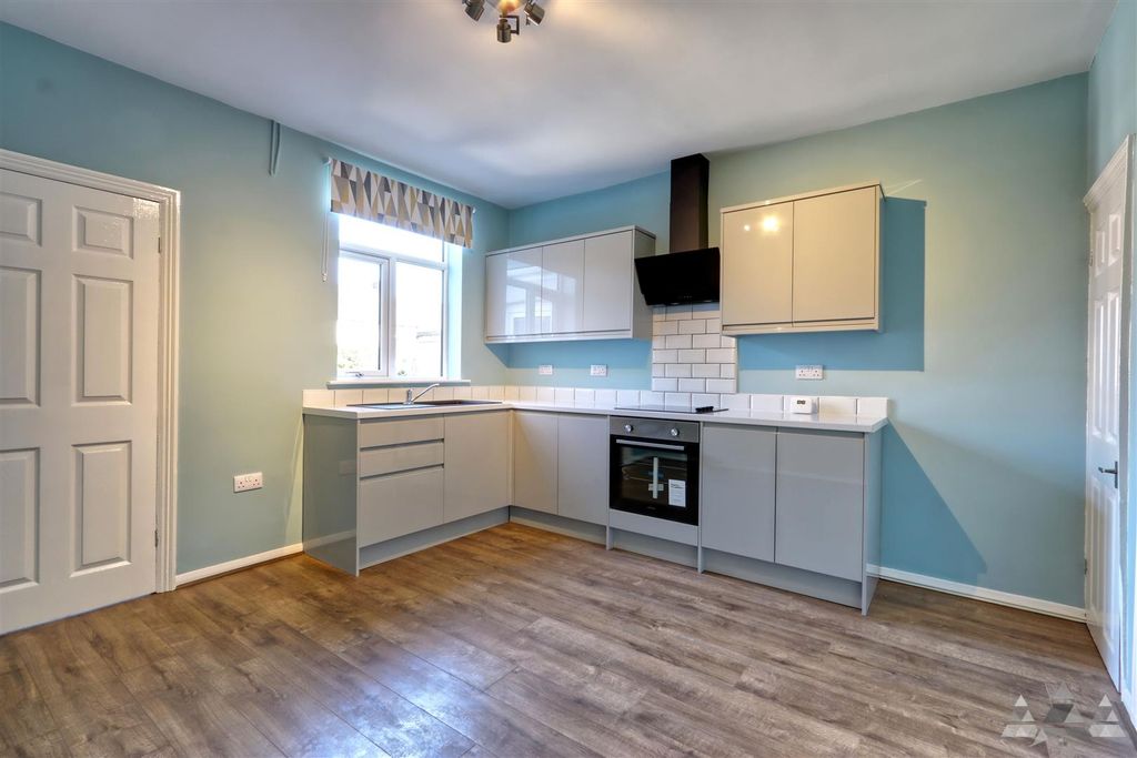 Property photo 3 of 14 Dining Kitchen