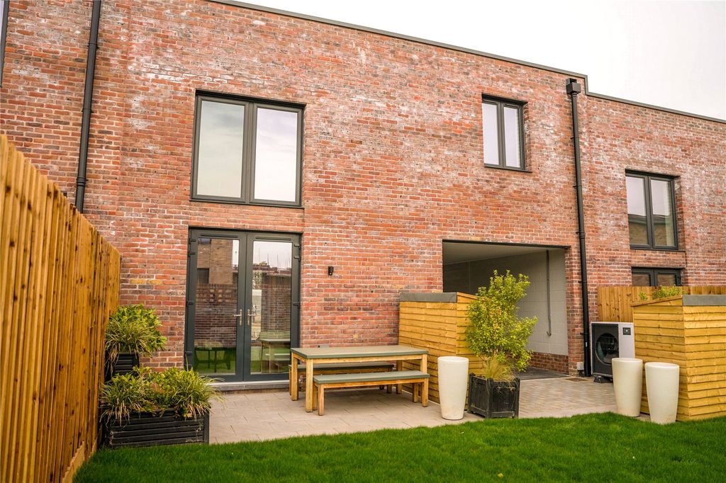 Property photo 1 of 11 The Prier