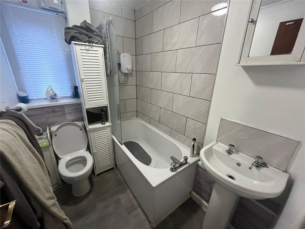 Property photo 3 of 8 Picture No. 06