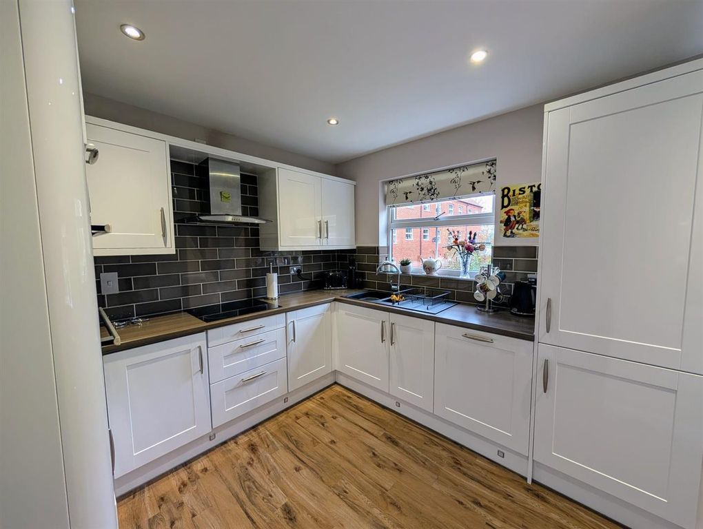 Property photo 2 of 21 Kitchen Diner