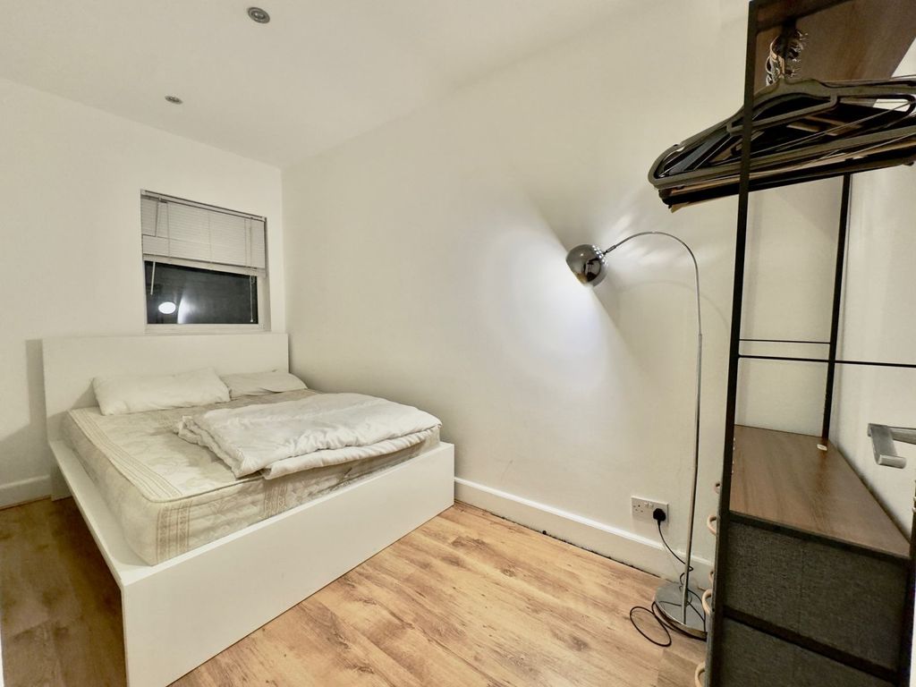 Property photo 3 of 7 Gallery