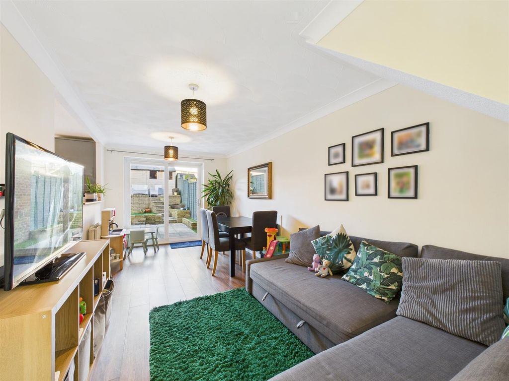 Property photo 3 of 14 Lounge