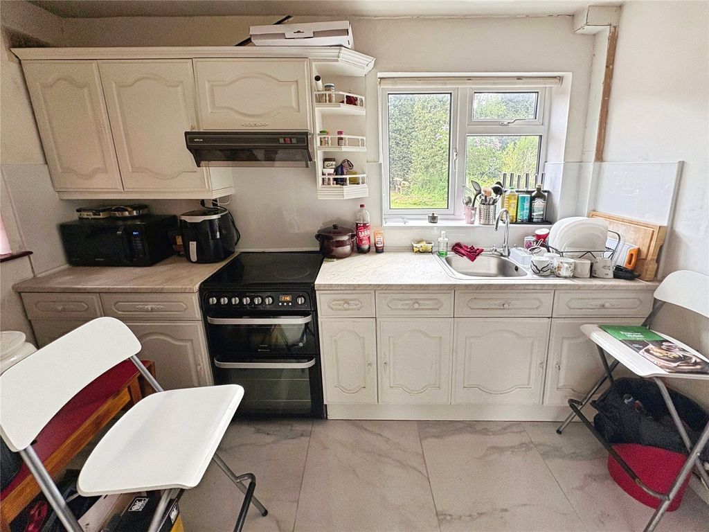 Property photo 3 of 23 Kitchen