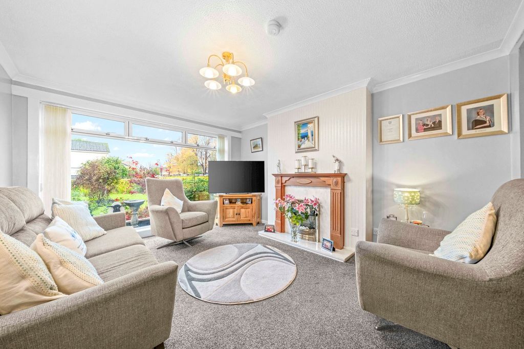 Property photo 2 of 25