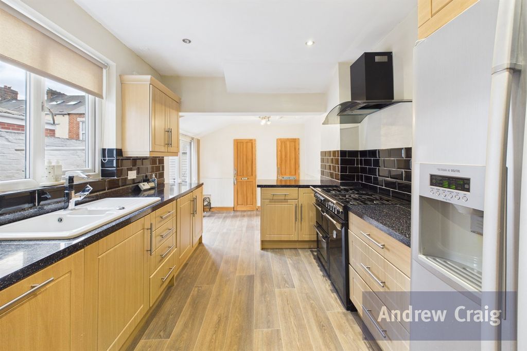 Property photo 3 of 15 Kitchen Diner