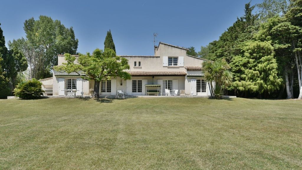 Property photo 1 of 10 Character Property On Nearly 9,000 m² Of Park Near Salon-De-Provence