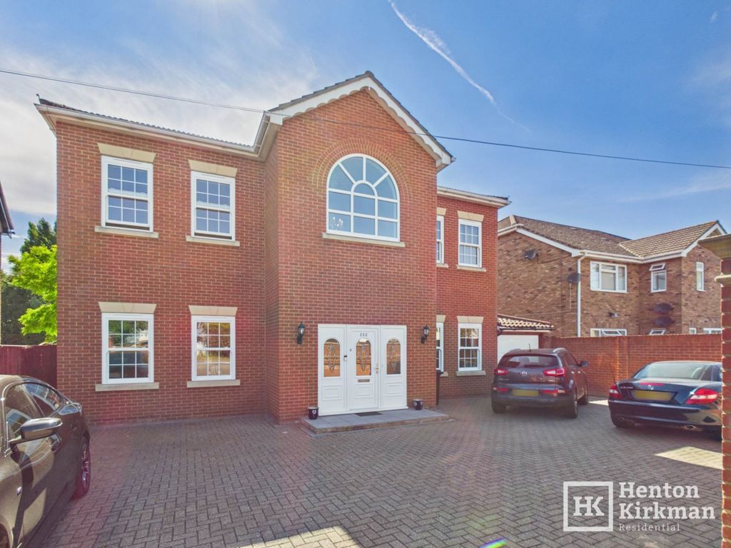Property photo 2 of 40