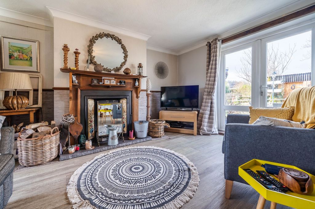 Property photo 2 of 25