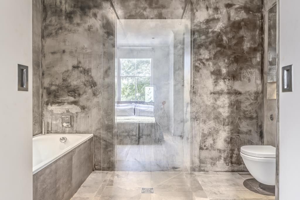 Property photo 2 of 9 Bathroom