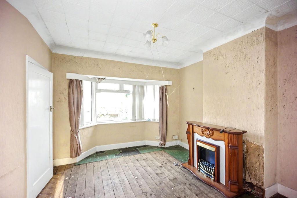 Property photo 2 of 17
