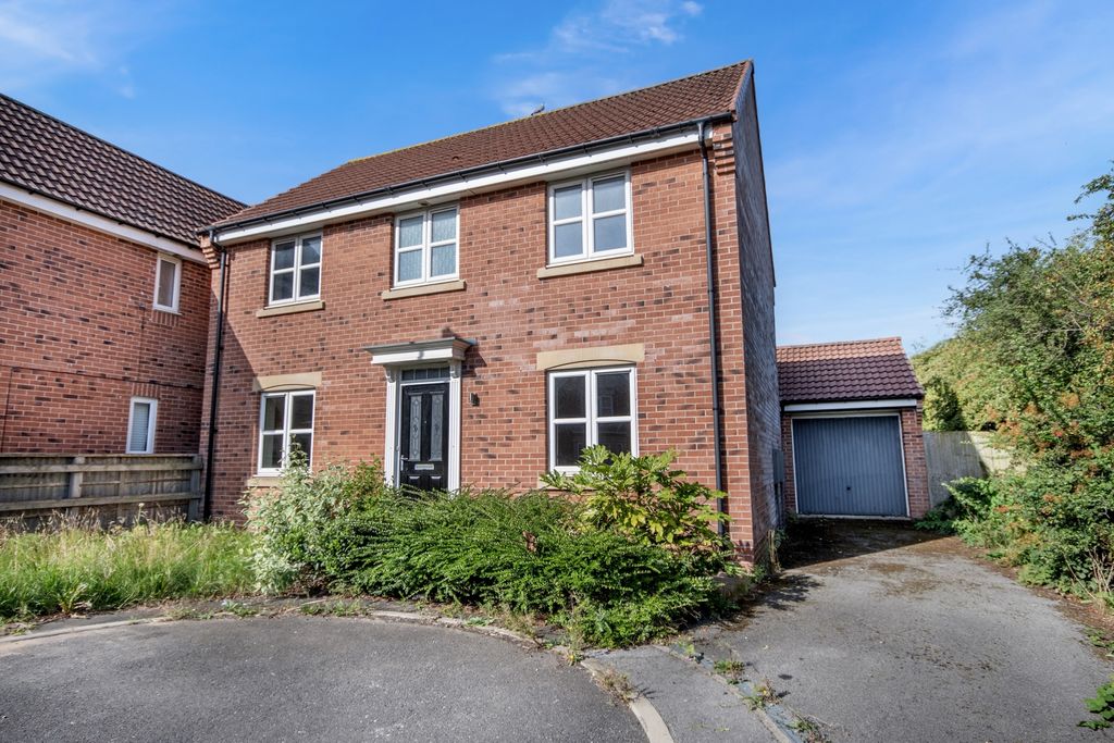 Property photo 2 of 16 Estate Agent Ewemove Scunthorpe - Front Aspect