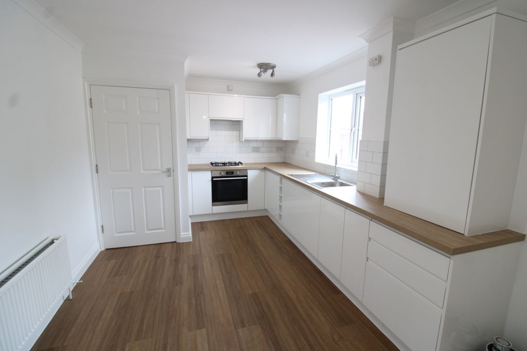 Property photo 2 of 6 Kitchen