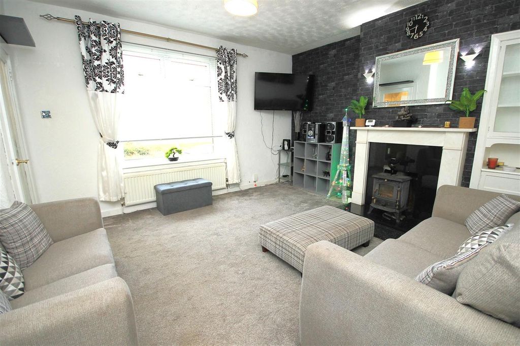 Property photo 3 of 11 Lounge