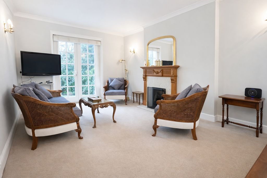 Property photo 3 of 12 Photo 11