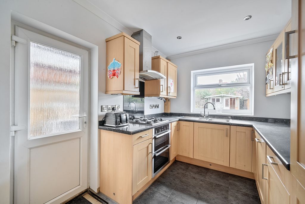 Property photo 3 of 19 1345882-7-68Bb02d...