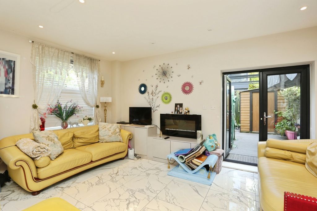 Property photo 2 of 20 Pbox-Img.Jpg