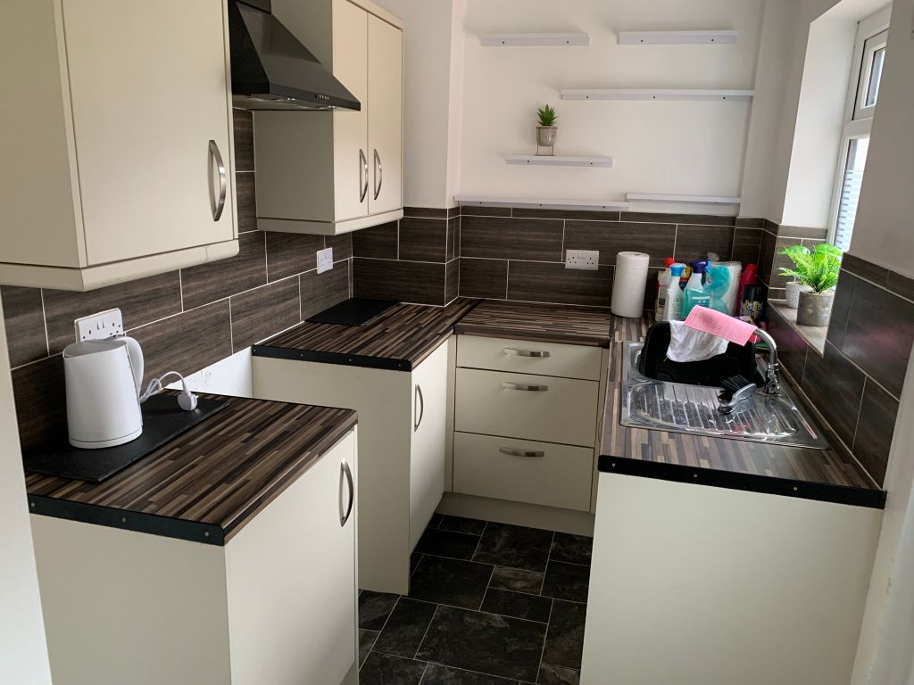 Property photo 3 of 8 Kitchen