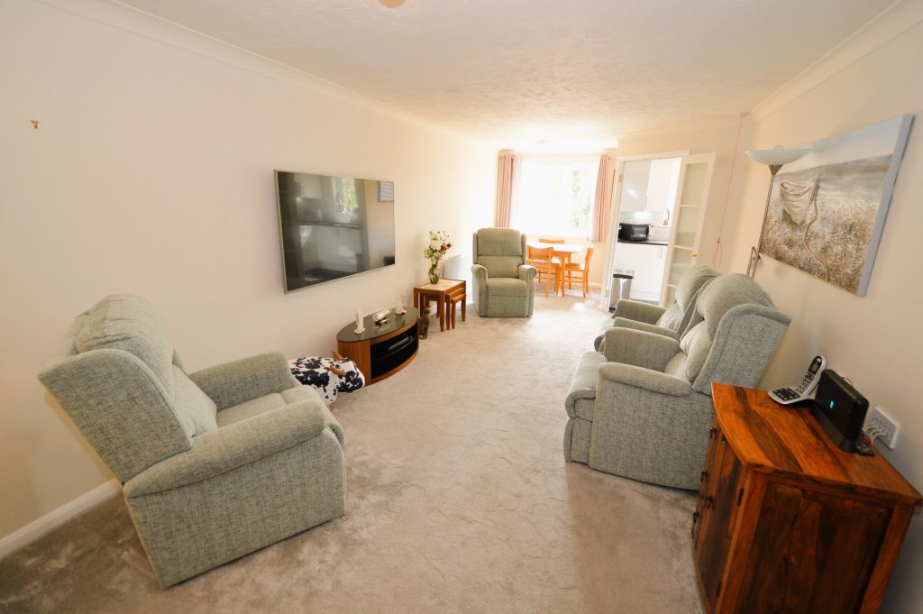 Property photo 2 of 14 Lounge