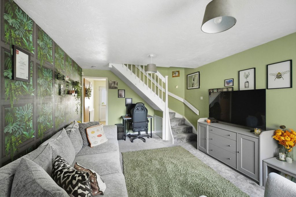 Property photo 2 of 20