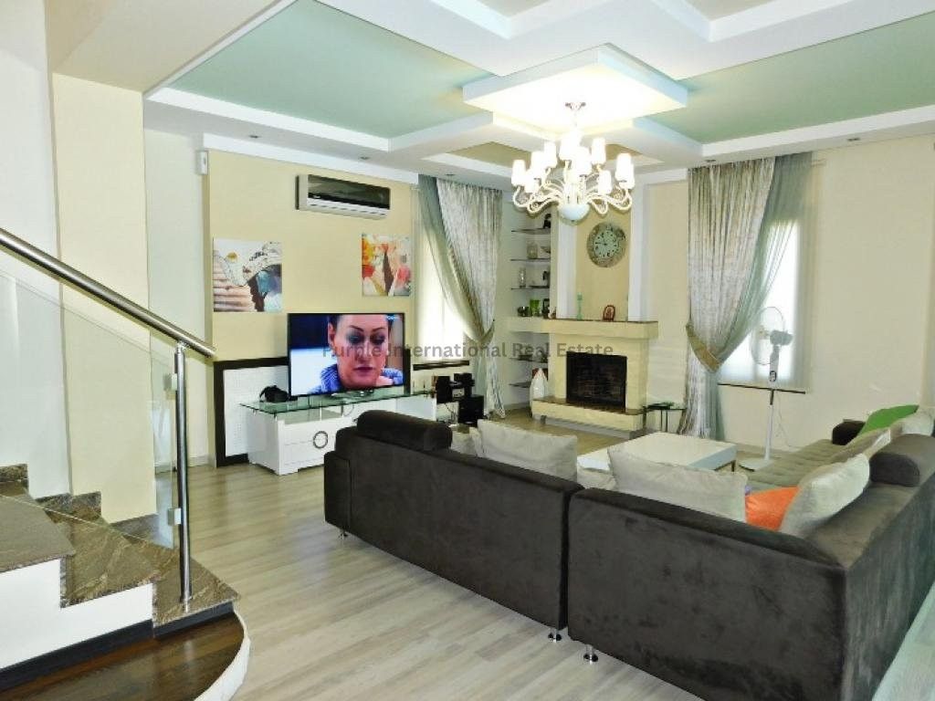 Property photo 2 of 21