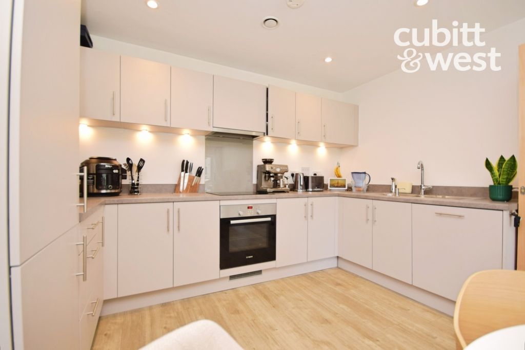 Property photo 3 of 14 Kitchen