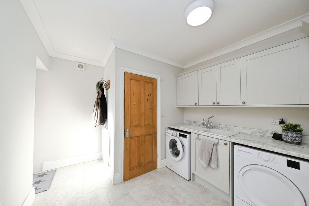 Additional image 10 of 5 bed detached house for saleWyvern Avenue, Nottingham NG10
