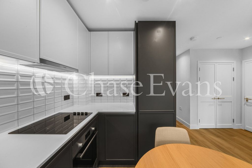 Property photo 3 of 17 Kitchen